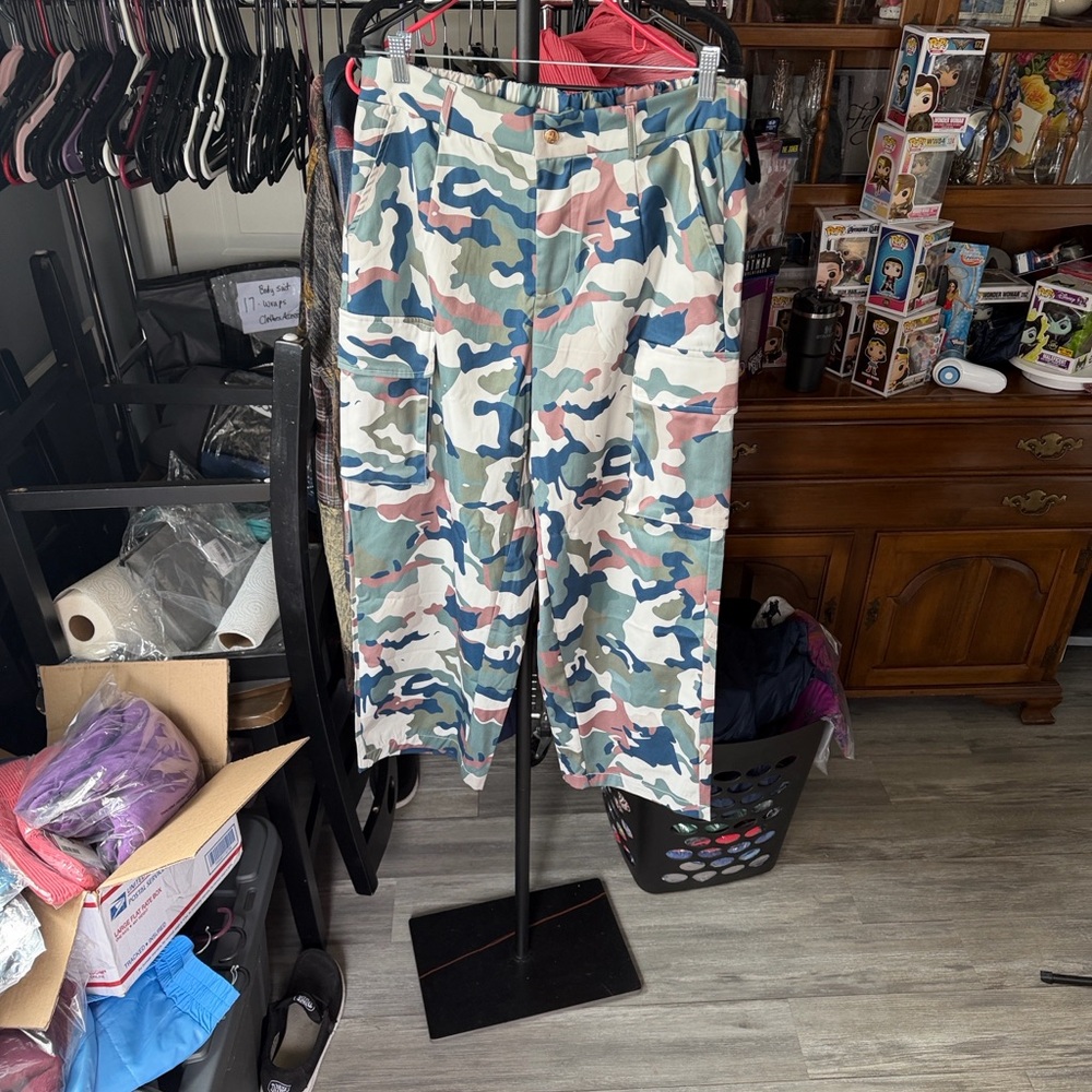 Women’s Camouflage Cargo Pants - Blue Green Brown Camo - Picture 4 of 5